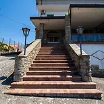 Madonna Della Scala 3*