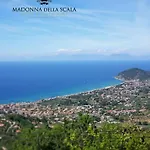 Madonna Della Scala 3*
