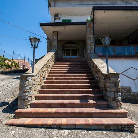 Madonna Della Scala 3*