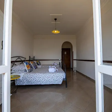فندق مبيت وإفطار Madonna Della Scala 3*