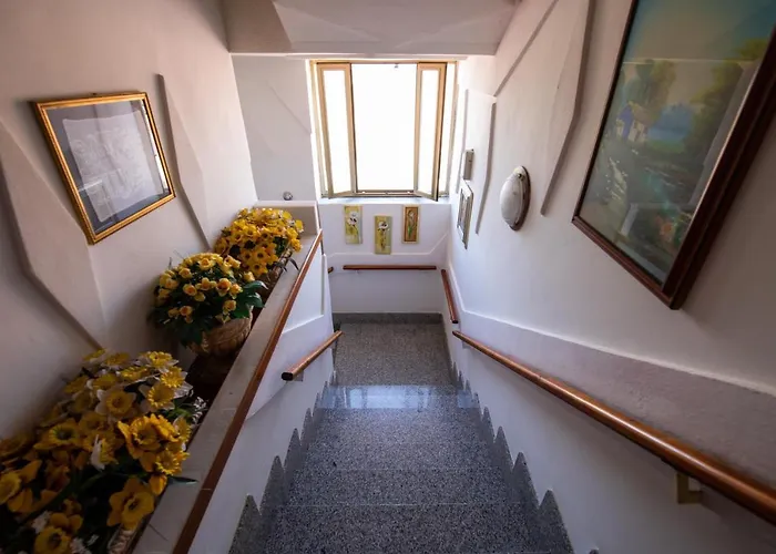 Madonna Della Scala 3* קסטלבאטה